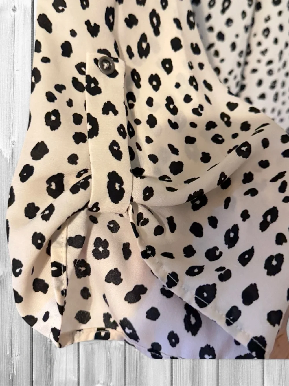 🌼Lush Blush Leopard Print Split-Neck Tunic